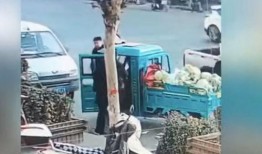 女子爆料城管打人视频播放